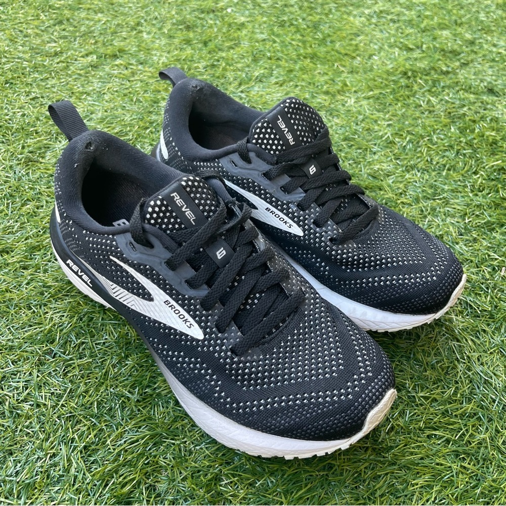 Brooks Revel Black and White Sneakers